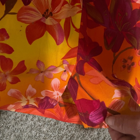 Size small 1-3 maybe a 4 straight from the islands - Picture 3 of 3